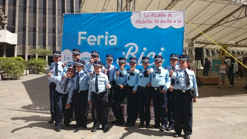 a group of children are posing with police officer