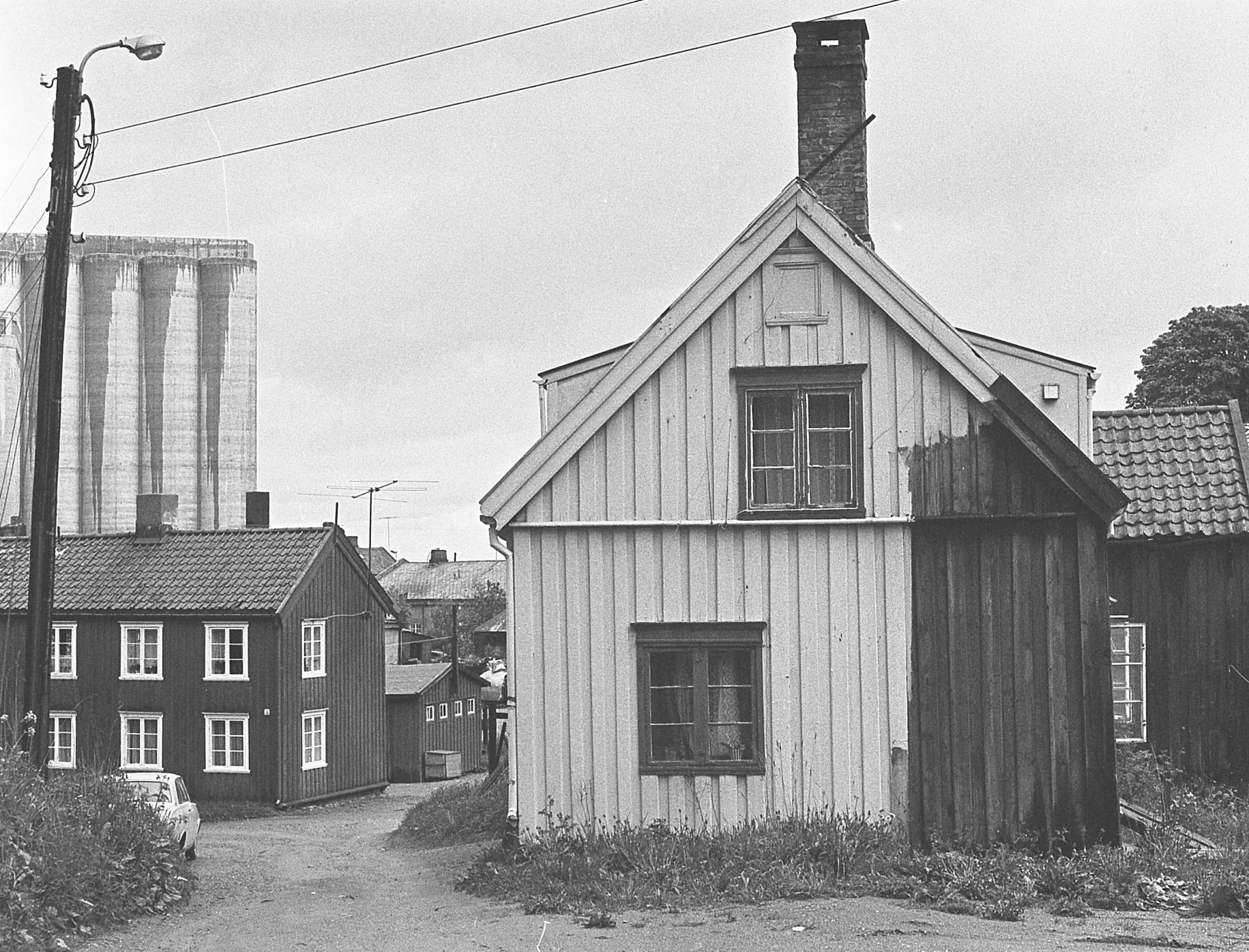 some kind of house on a street with buildings