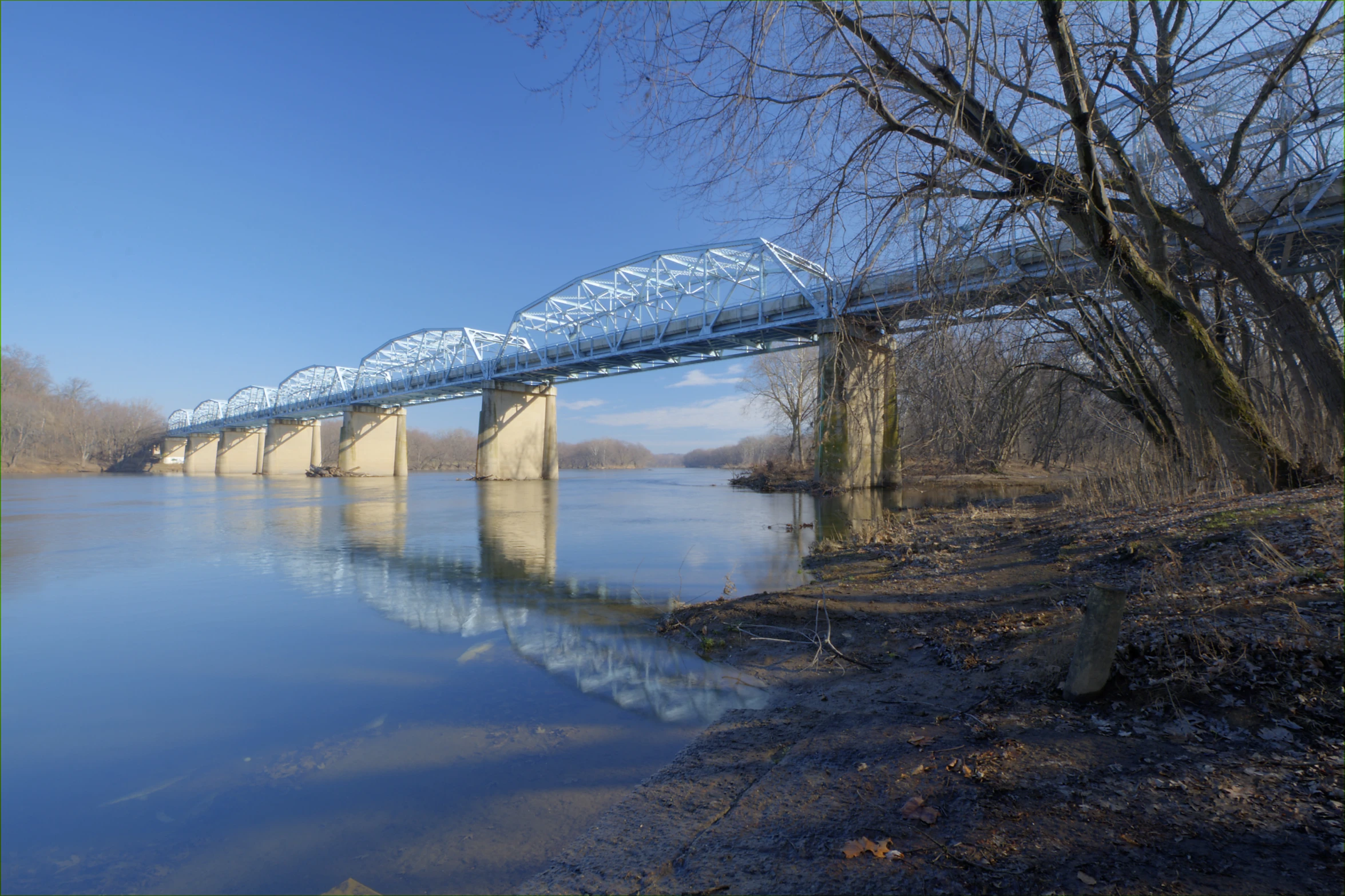 this bridge goes over the lake to allow traffic