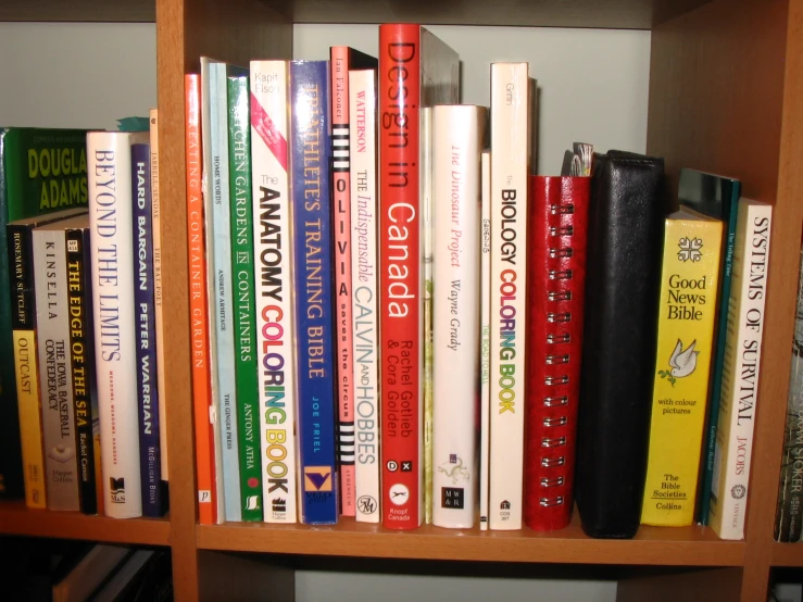 the books are lined up on the bookshelf