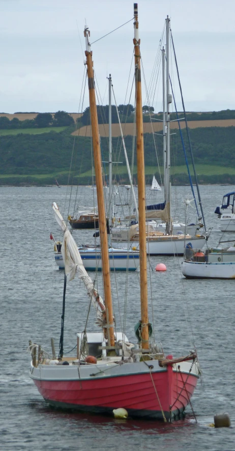 boats are sailing in the water and on the opposite side