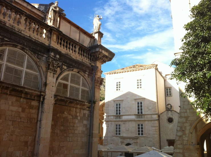 a large building with two arches and an arch