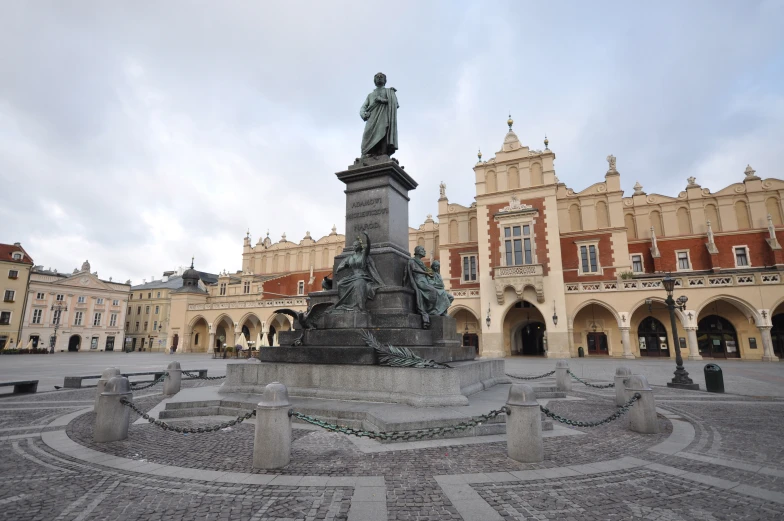 there is a statue on the fountain outside of this city