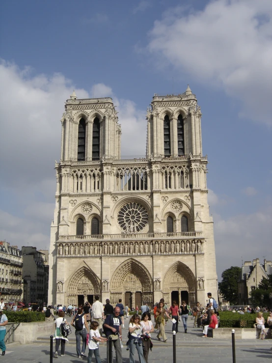 there are a lot of people outside of the cathedral