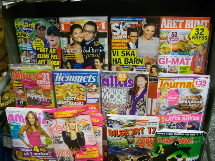 many magazines piled up together with cover pos and the covers are all in their different sizes