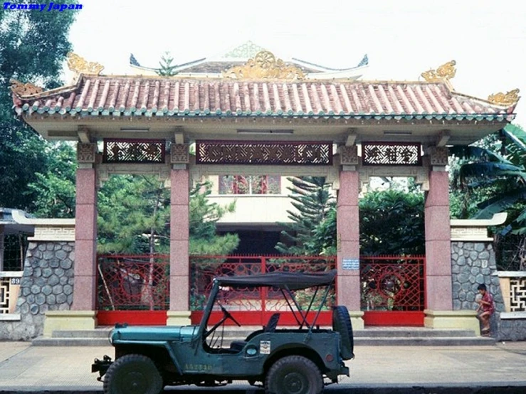 the jeep is driving down the street in front of the entrance