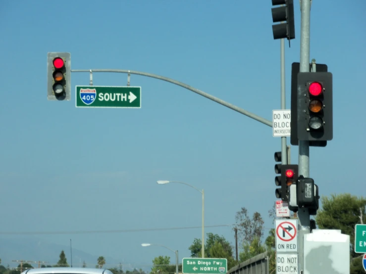 traffic lights are mounted in the middle of an intersection