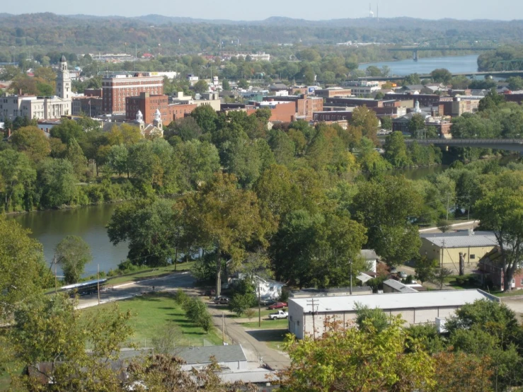 the city is near water and buildings by the trees