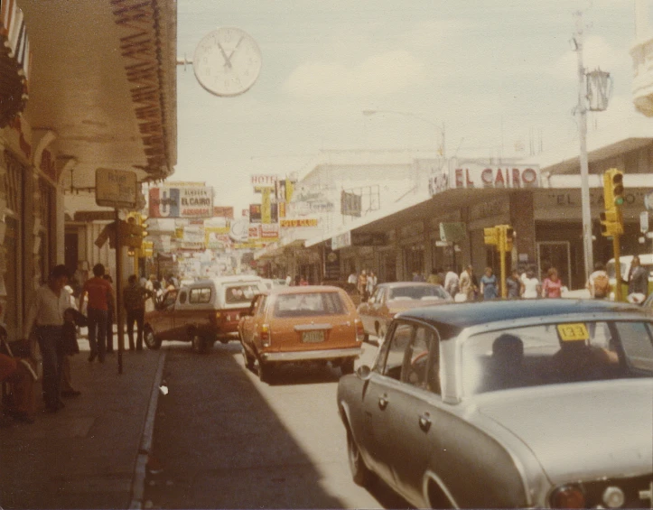 a busy city street filled with traffic next to tall buildings