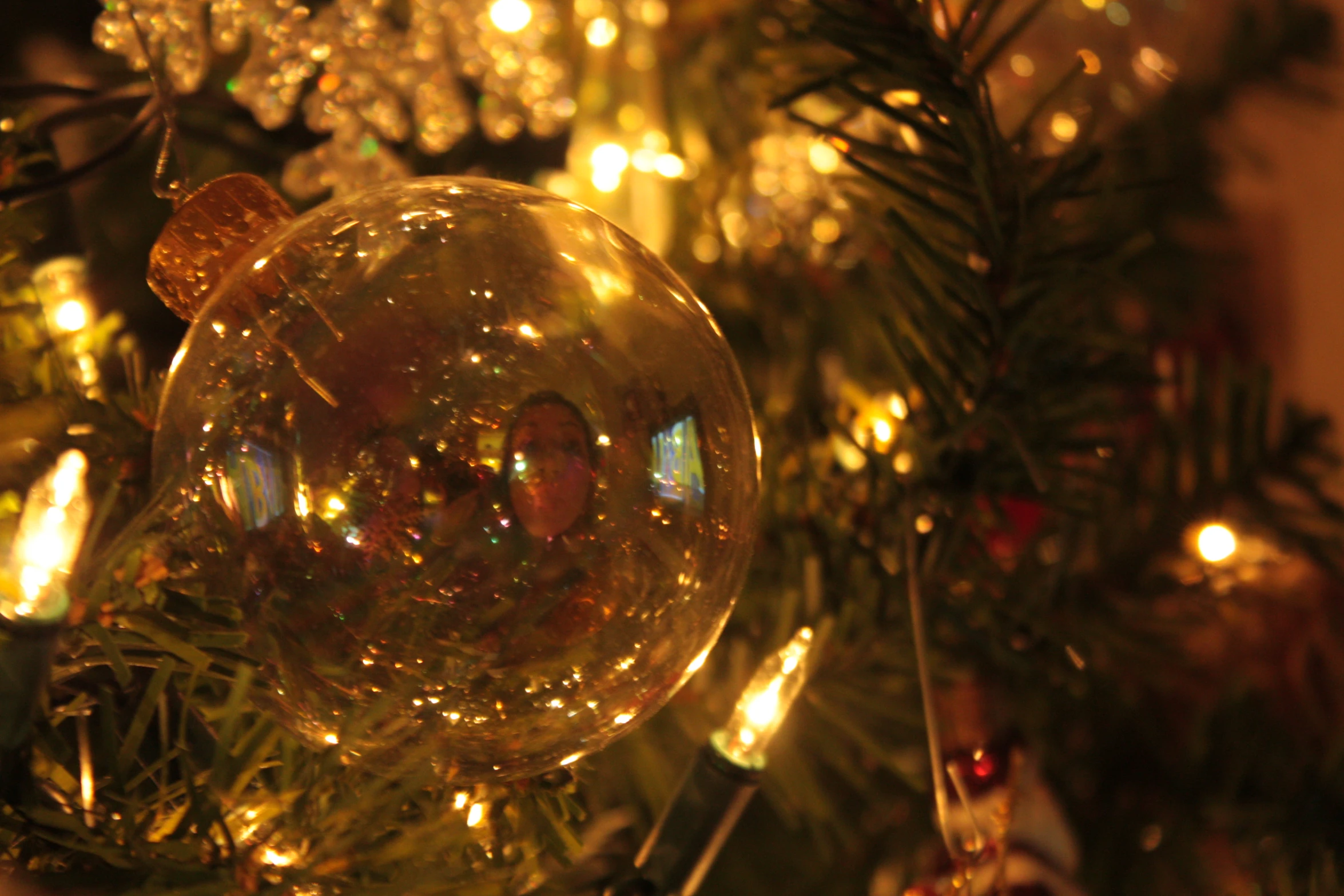 the christmas tree is decorated with golden ornaments