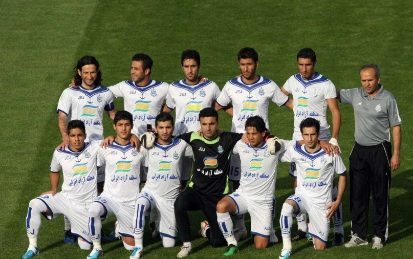 this is an image of a soccer team in the field