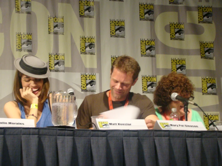 the comic panel contains a few actors and characters