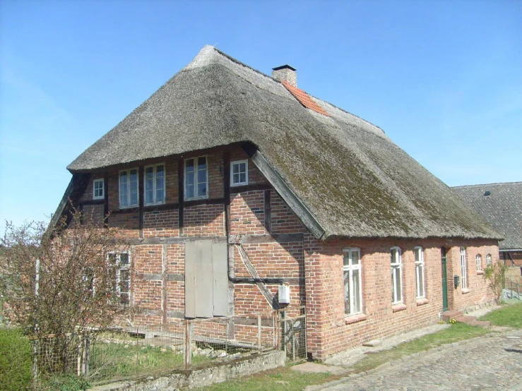 a building with an old fashioned thatched roof