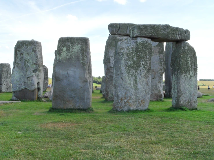 the stonehenge circle is in an open field