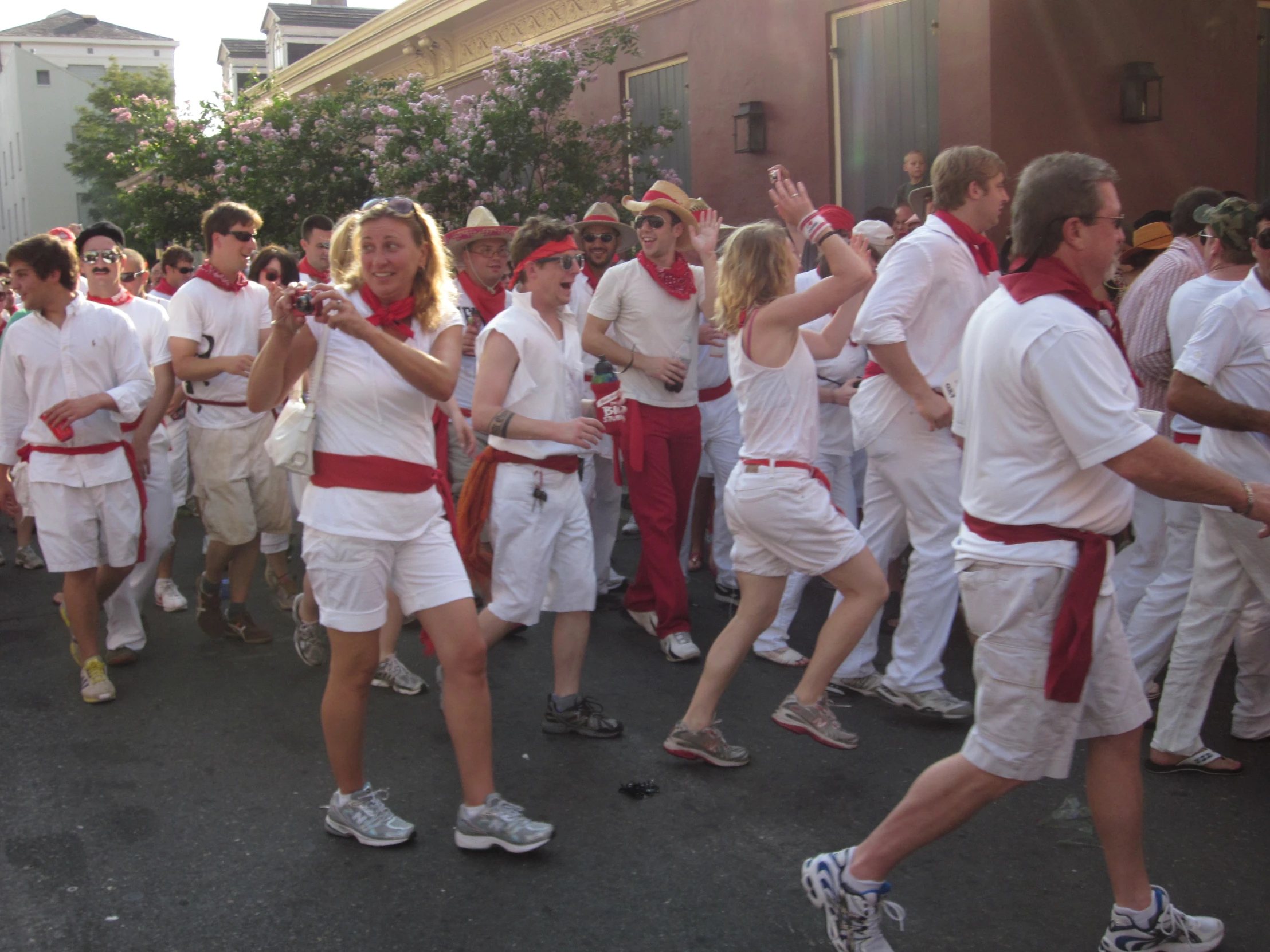 there are many people wearing white clothes while dancing