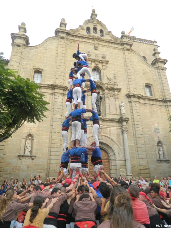 a bunch of people that are standing around in the middle of a parade