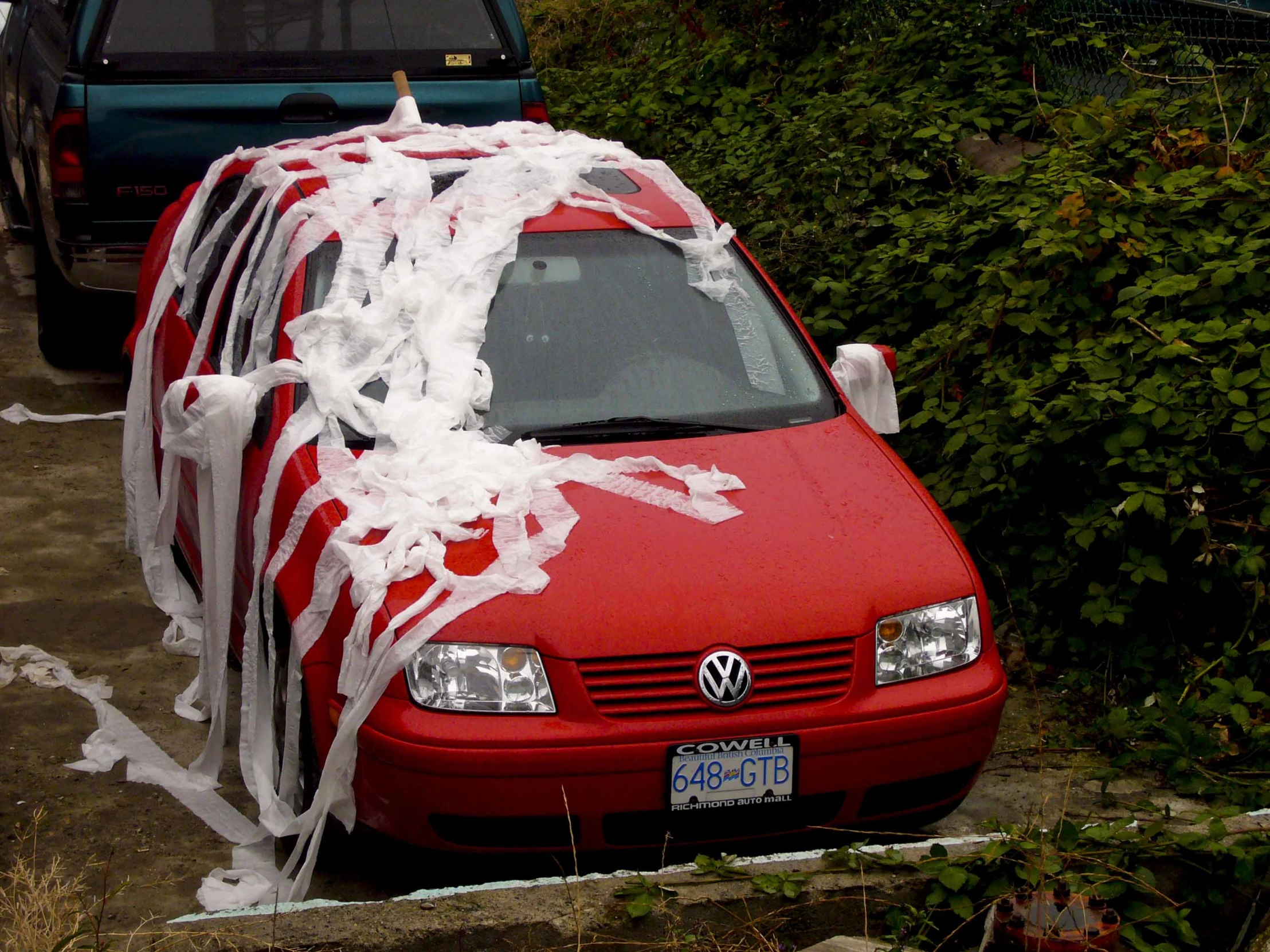 a car decorated with ribbons and streamers for a wedding