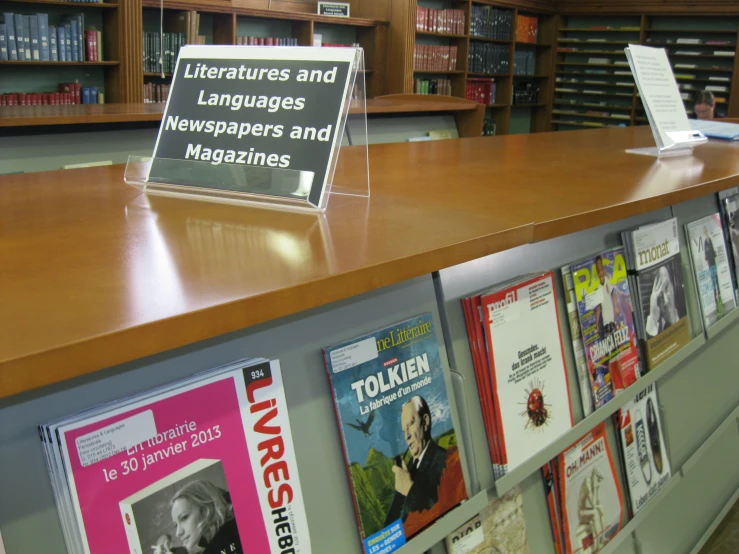 some books on shelves in a liry