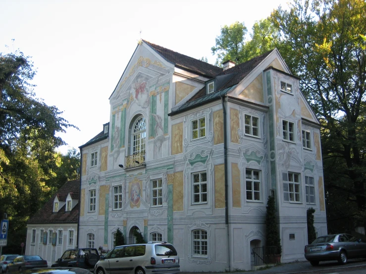 there is an ornate building with many windows