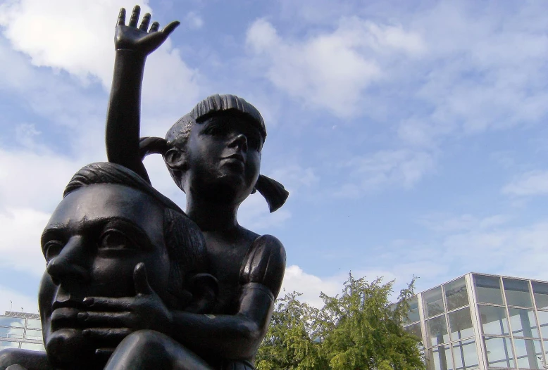 a statue sitting next to a tall building