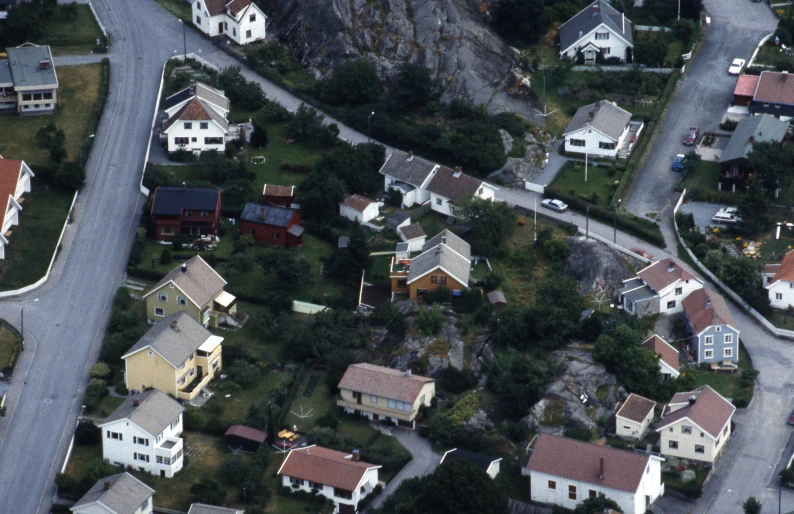 this is an aerial view of several houses on a hill