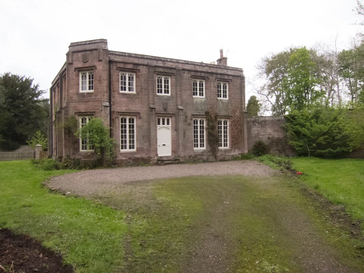 an old house in the middle of some grass