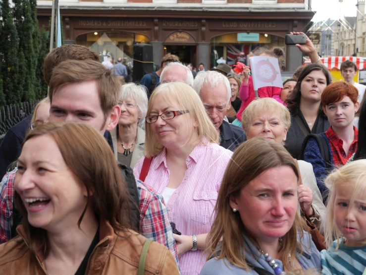 many people have their po taken in the crowd