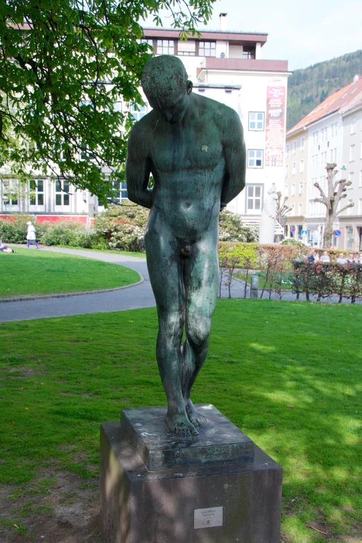 there is a statue that looks like a man