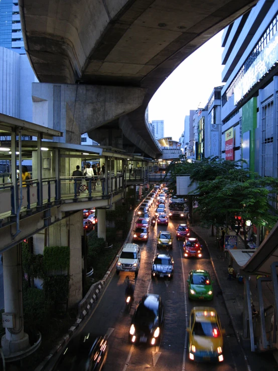 cars at an intersection in the city at night