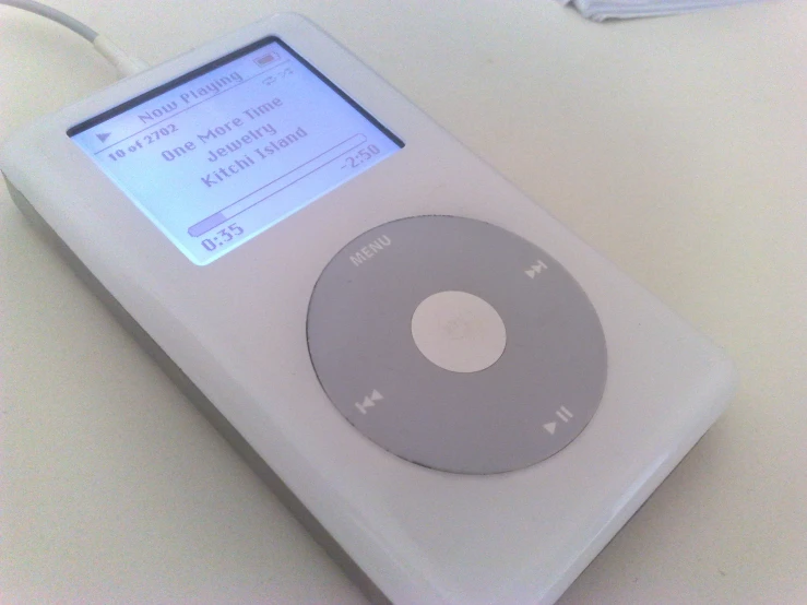 there is an old ipod on the table