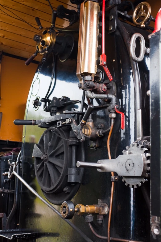 the inside view of an old steam engine