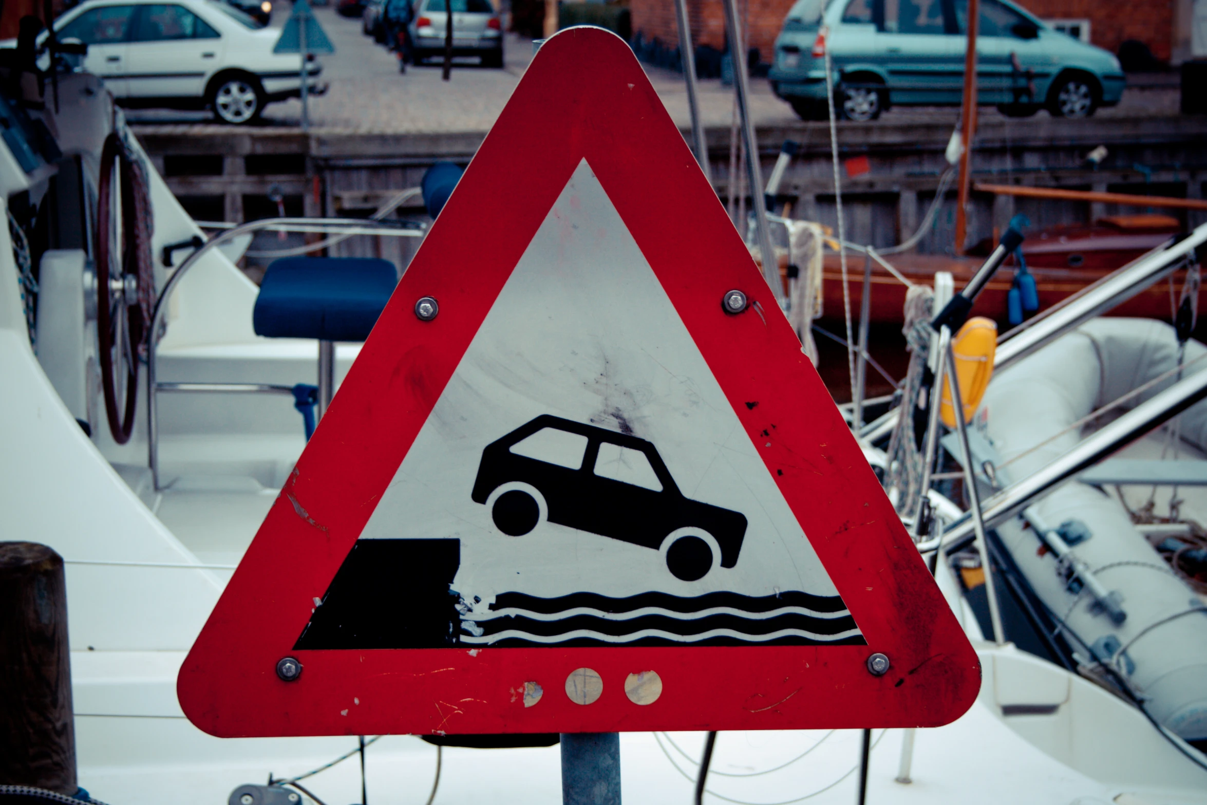 a warning sign stating to not to be submerged