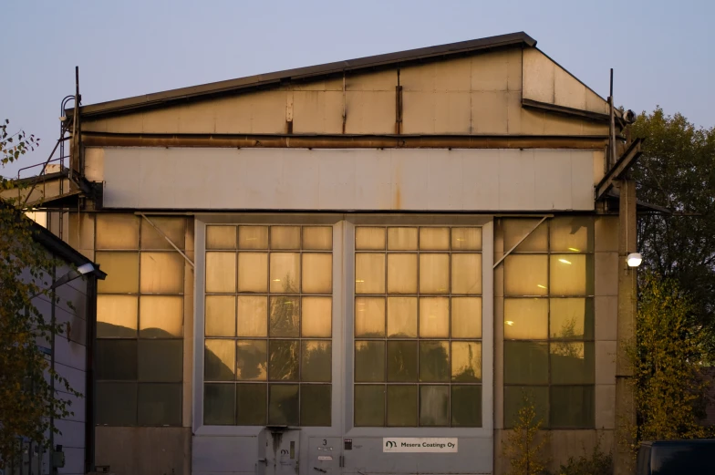 a warehouse building has a large number of windows