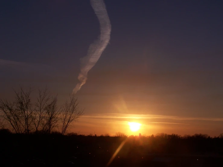 a plane that is flying in the sky