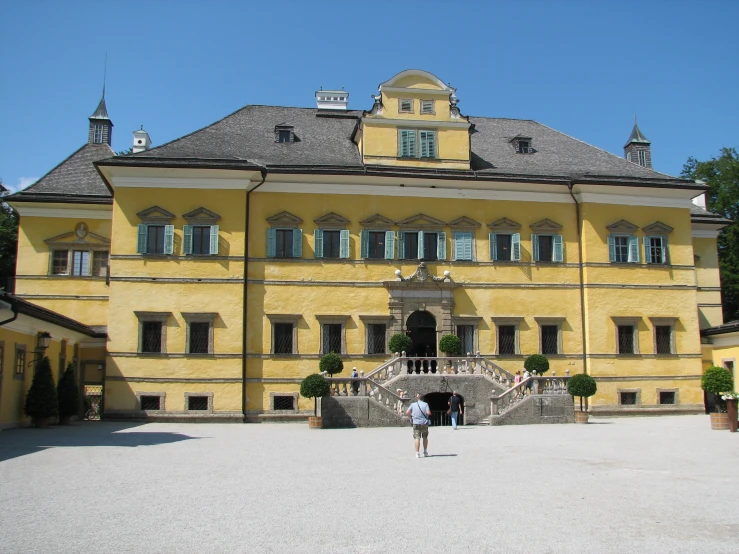 a large building with lots of windows in front of a fountain