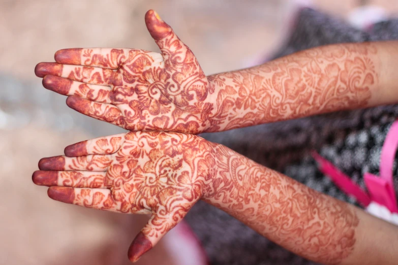 two hands are covered in hendix and show the intricate design