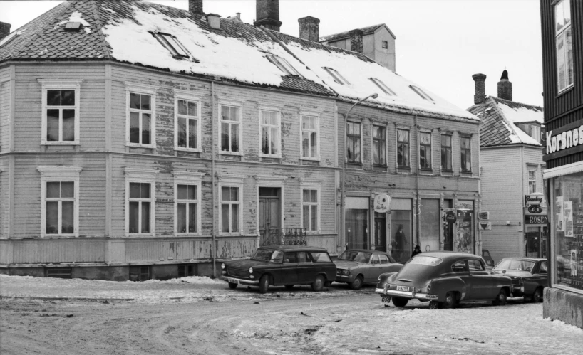some old cars are parked in front of old buildings