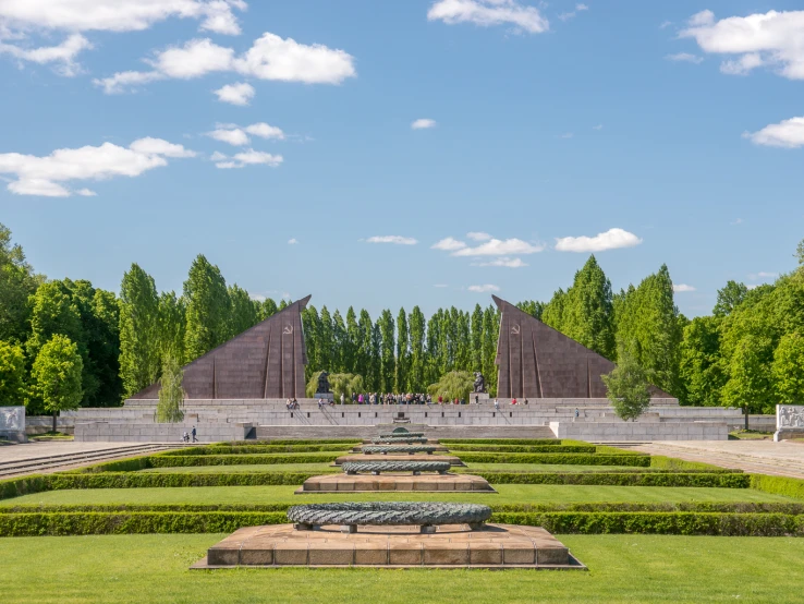 a garden with a formal plant border at the base