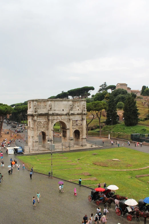 the roman triumphal arch is surrounded by pedestrians