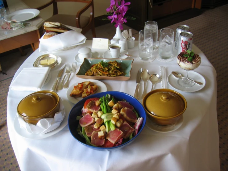 there is a large bowl with food on the table