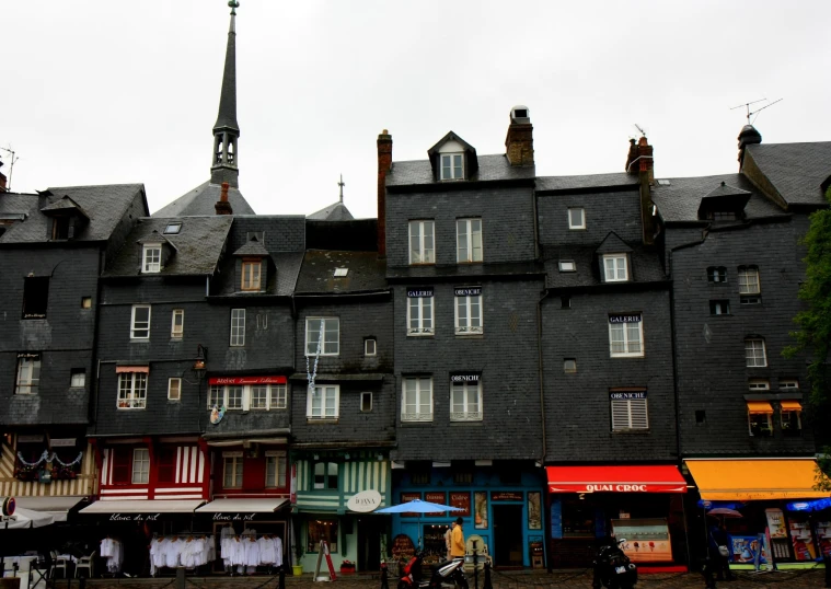 several buildings line a city street with lots of vendors