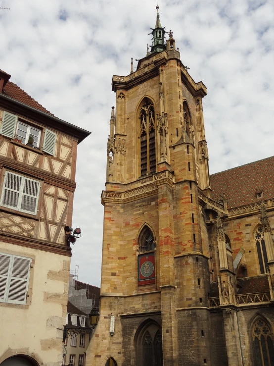 an old church is standing behind another building