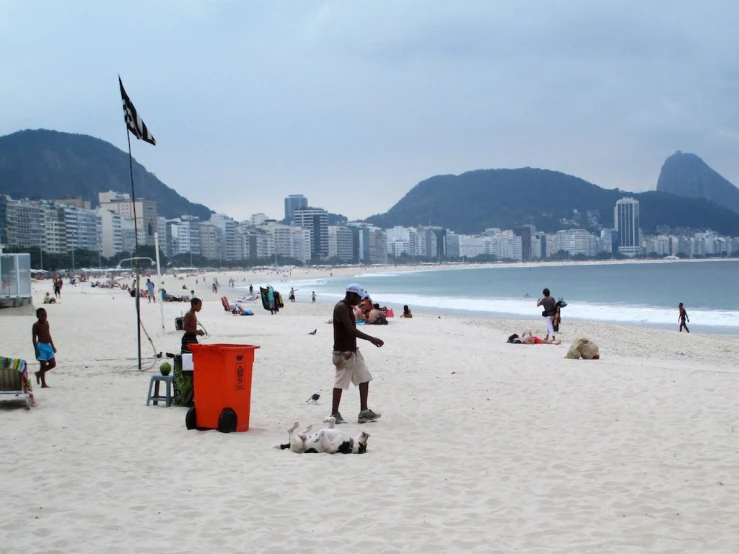 the people at the beach have their picture taken