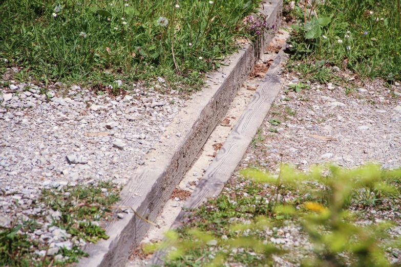 a picture of the side of a road showing the s