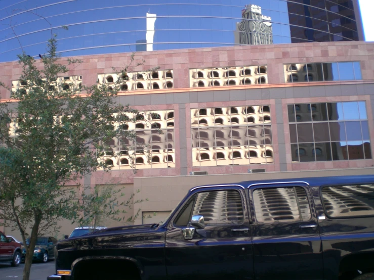 a car parked outside of an empty office building