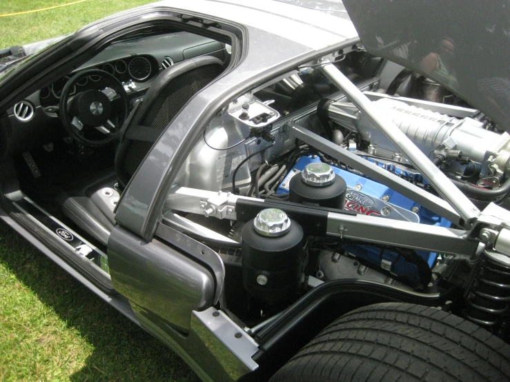 an image of the engine in the side view of a vehicle