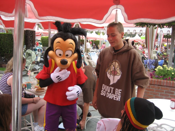 people look at mickey mouse in front of the restaurant