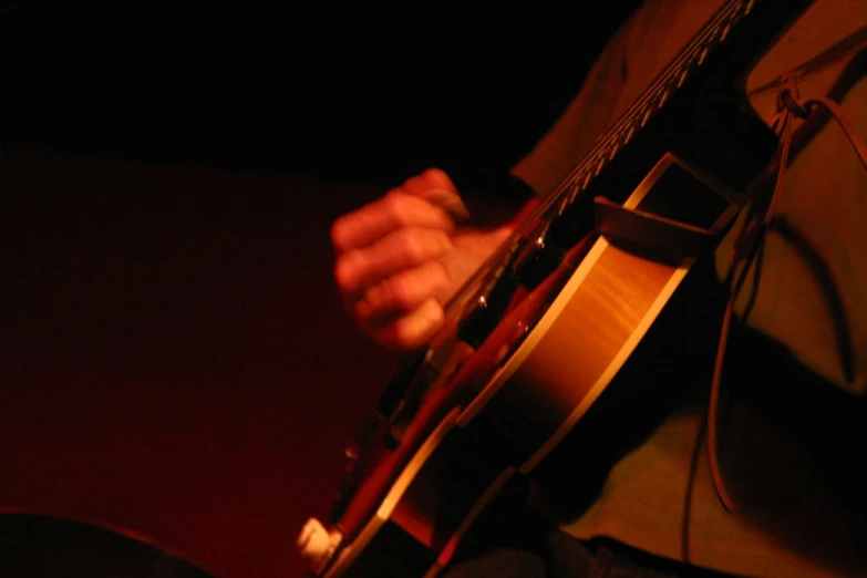 a guitar is being played in the dark