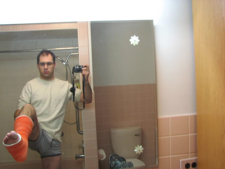 a man holding his knee in front of a mirror