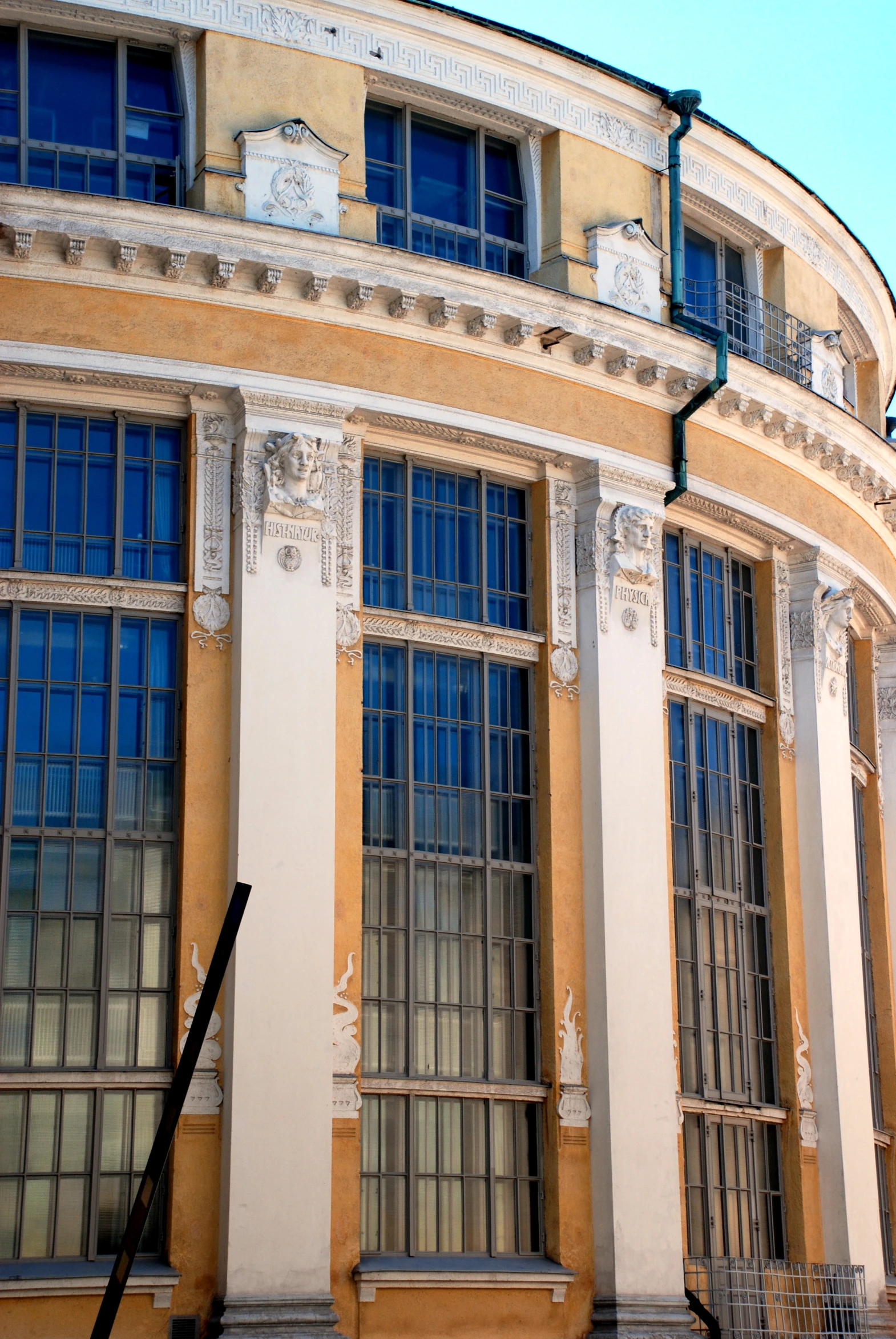 a multi - story building has multiple windows on the outside of it